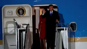Donald Trump a ajuns la Londra, unde va participa la summitul NATO. Programul liderului SUA cu ocazia reuniunii Alianţei Nord-Atlantice. FOTO, VIDEO