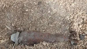 O bombă a fost găsită pe un teren agricol din județul Harghita
