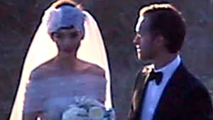 Anne Hathaway donează banii obţinuţi pe fotografiile de nuntă pentru a sprijini mariajele gay