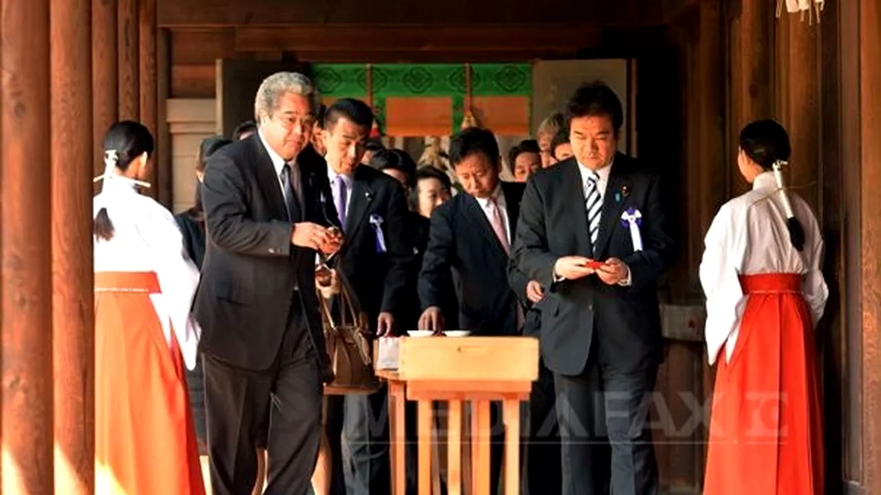 Aproape 170 de parlamentari japonezi au vizitat sanctuarul controversat Yasukuni