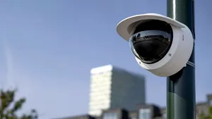 Camerele multisenzor Axis, bazate pe inteligență artificială, oferă imagini panoramice de o claritate superioară