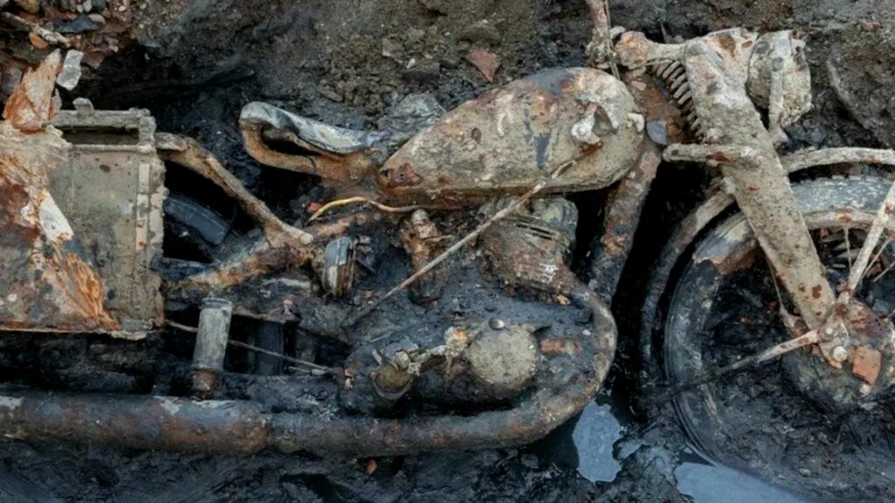 Motocicletă din al Doilea Război Mondial, găsită în Dunăre la Budapesta