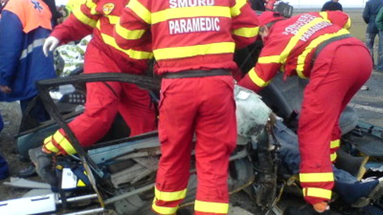 Opt răniţi şi un mort într-un accident rutier, în judeţul Arad (Video)
