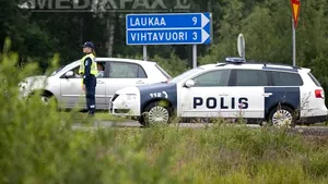Români, implicaţi în activităţi frauduloase de strângere de bani în Finlanda
