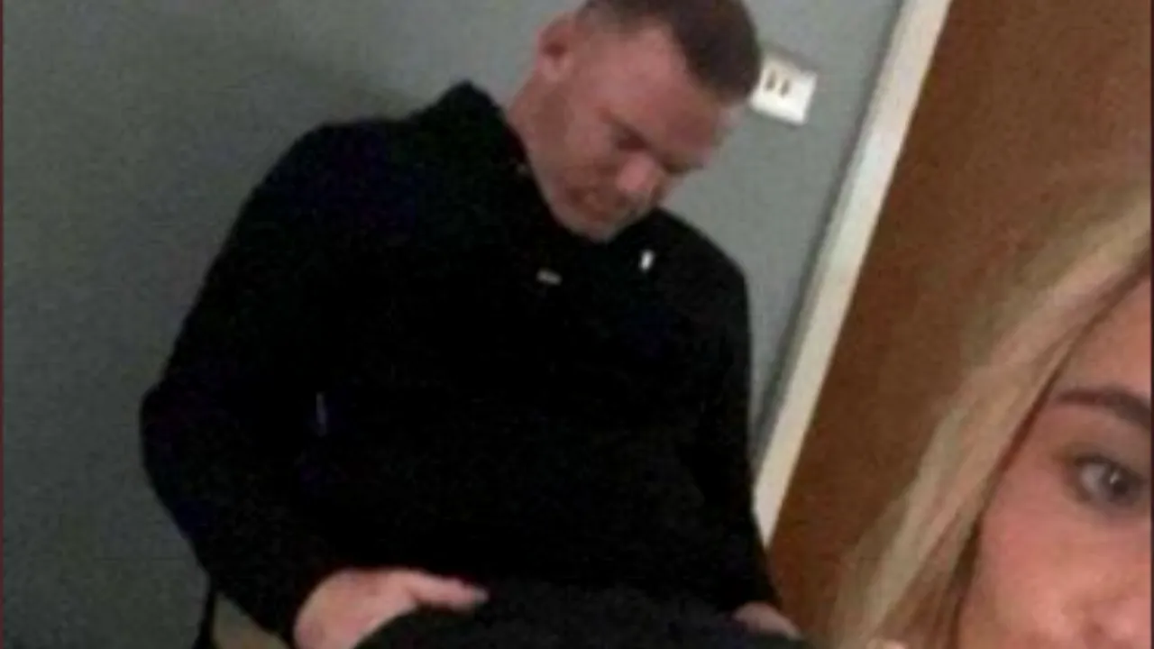 Wayne Rooney, victima unei tentative de înscenare? Imaginile cu antrenorul, înconjurat de femei într-o cameră de hotel, au devenit virale
