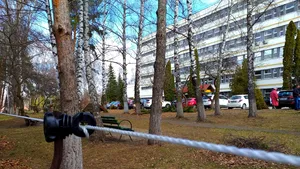 Un pacient internat la o secţie de psihiatrie a murit electrocutat în curtea spitalului