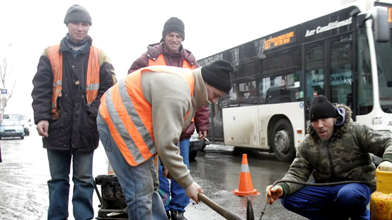 În Capitală este experimentată o nouă substanţă pentru plombarea gropilor