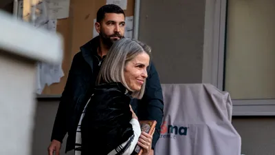 JUSTIȚIE Cristela Georgescu a ieșit emoționată de la DIICOT: Am fost torturată văzând fotografiile copiilor pe ecrane străine