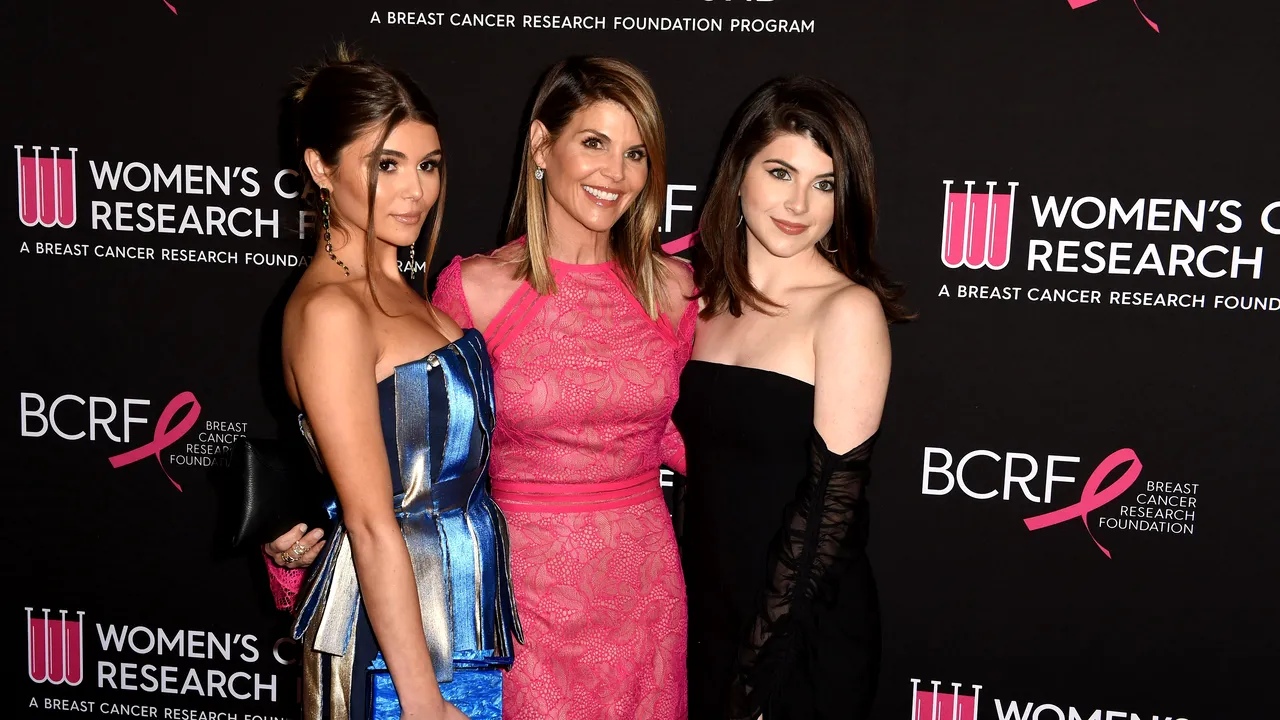 Actriţa americană Lori Loughlin, eliberată pe o cauţine de 1 milion de dolari pentru fraudă vizând admiterea la universităţi de elită