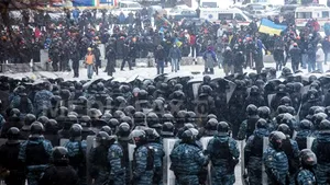Noi ciocniri între manifestanţi şi poliţie la Kiev, într-o luptă de gherilă urbană. Kliciko îndeamnă la încetarea ostilităţilor la Kiev până joi seara - LIVE VIDEO