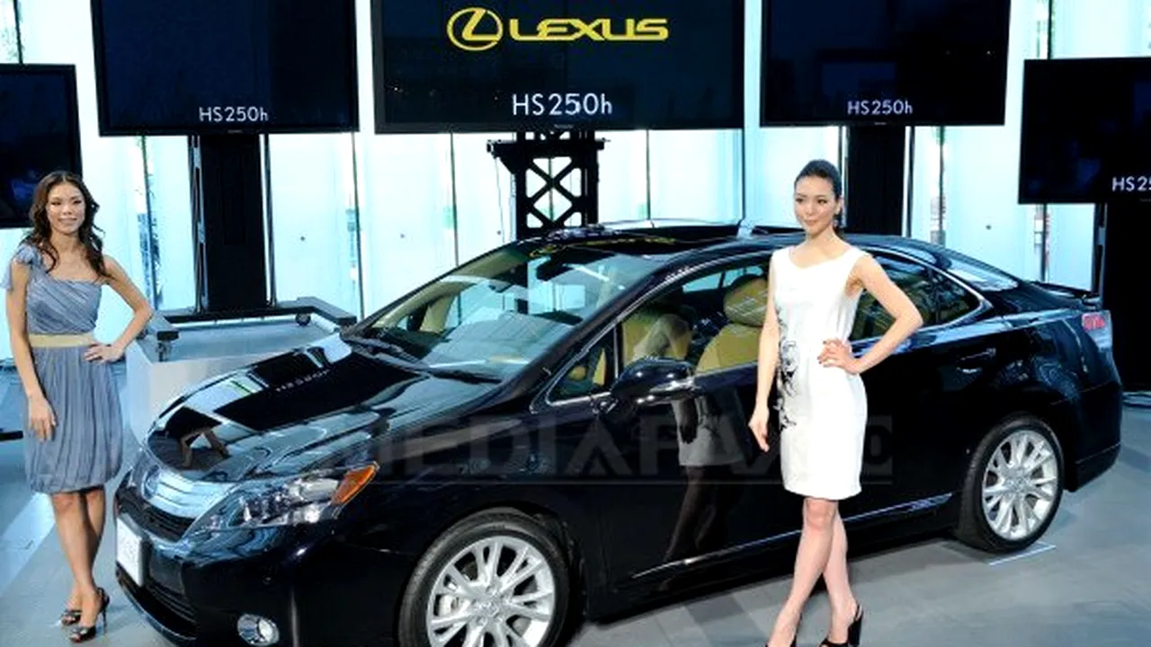 Toyota recheamă modelul Lexus HS250h în SUA şi suspendă vânzările modelului