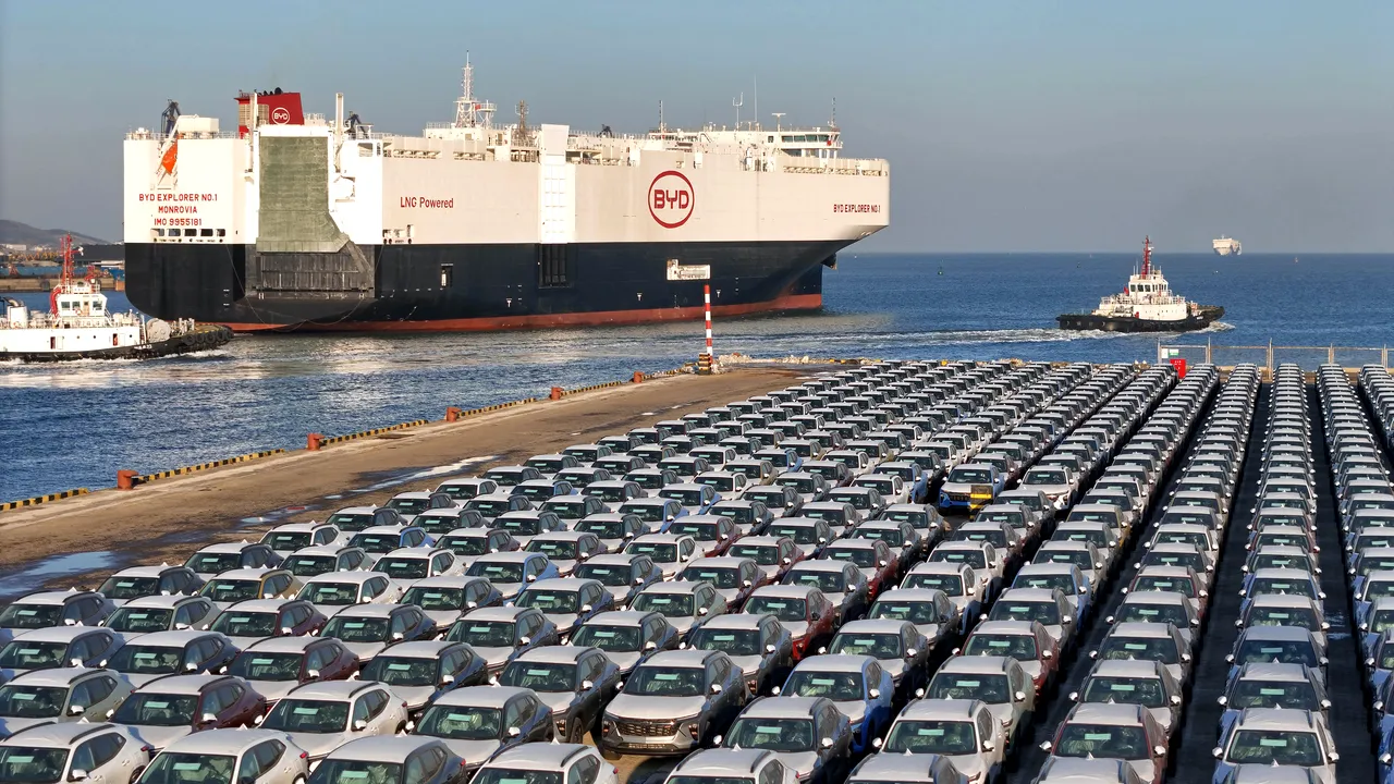 Producătorul auto chinez BYD vrea să cucerească Europa: mii de maşini electrice au fost descărcate în Germania