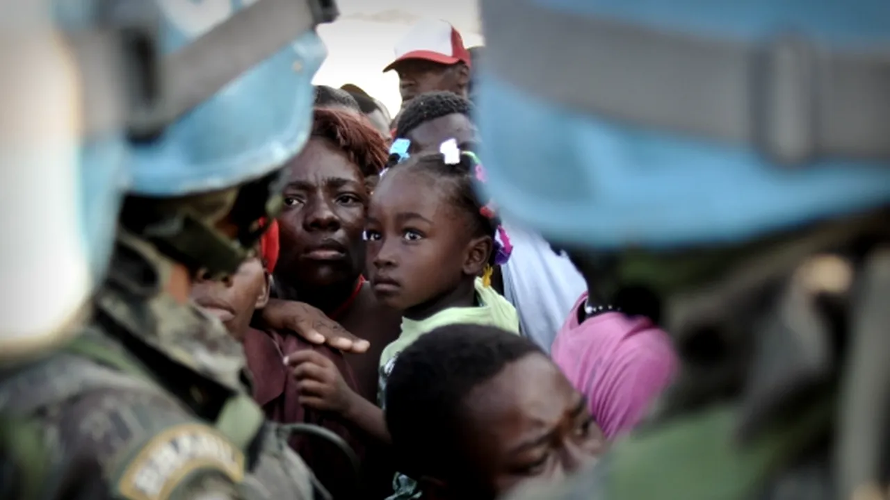 Haiti: Focuri de avertisment şi gaze lacrimogene, în timpul distribuirii ajutoarelor