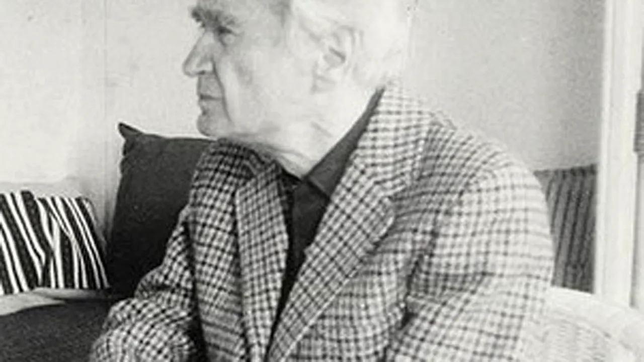 Manuscrise şi documente personale ale lui Emil Cioran, scoase la licitaţie joi, la Paris