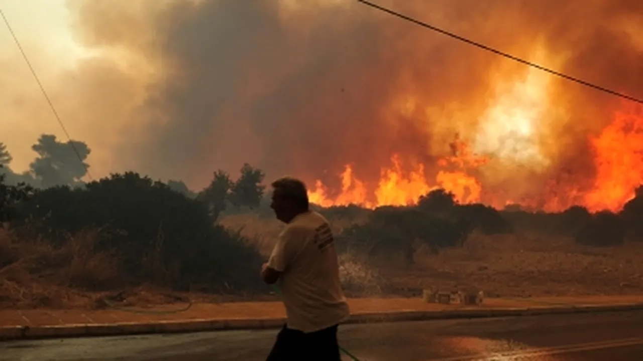 Grecia cere ajutorul Franţei şi Italiei pentru stingerea incendiului - VIDEO