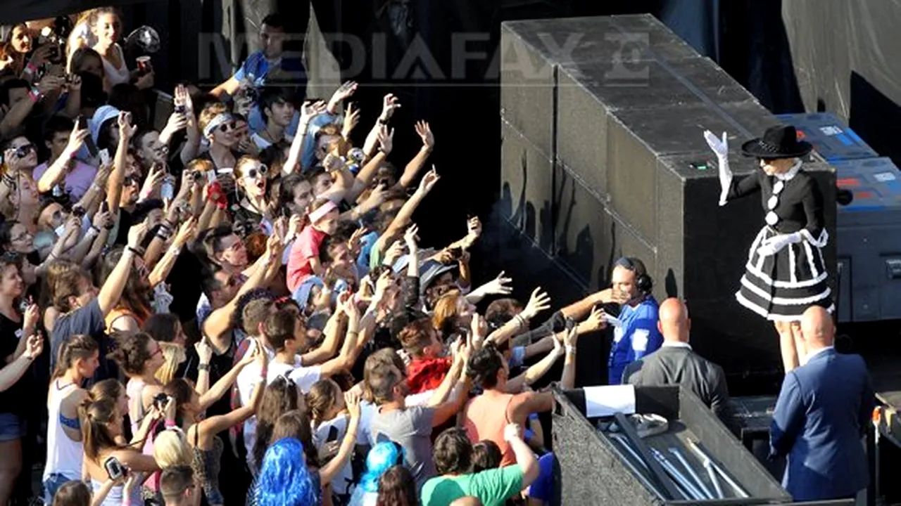 Circa 7.000 de spectatori s-au adunat la concertul pe care Lady Gaga îl va susţine în Capitală - FOTO