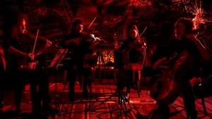 Piese celebre, reinterpretate la instrumente clasice, au răsunat in centrul Constanţei

