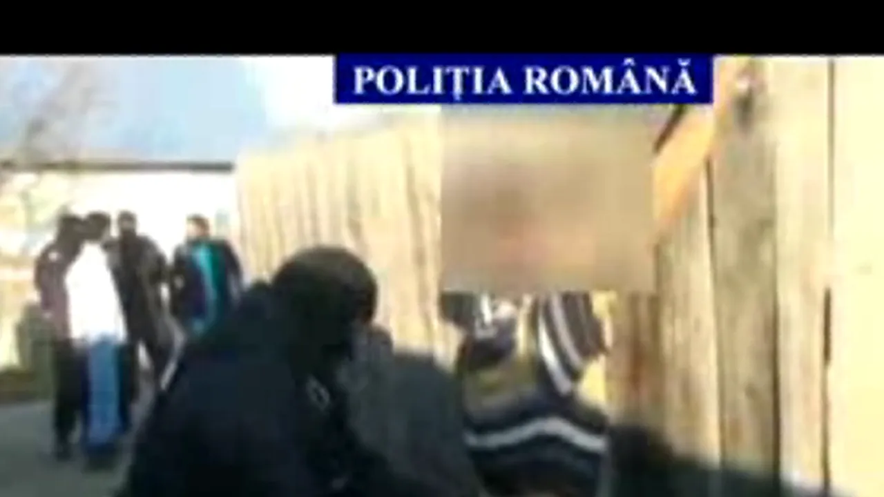 Cincisprezece persoane acuzate de furt din maşini şi locuinţe, reţinute după percheziţii în Ilfov