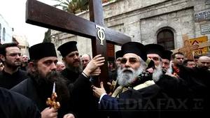 Salariile preoţilor, următoarea ţintă a creditorilor Greciei