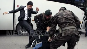 Consilierul lui Recep Tayyip Erdogan acuzat de agresarea unui manifestant a fost demis