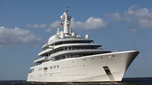 Peste 15.000 de milionari vor să părăsească Rusia în 2022