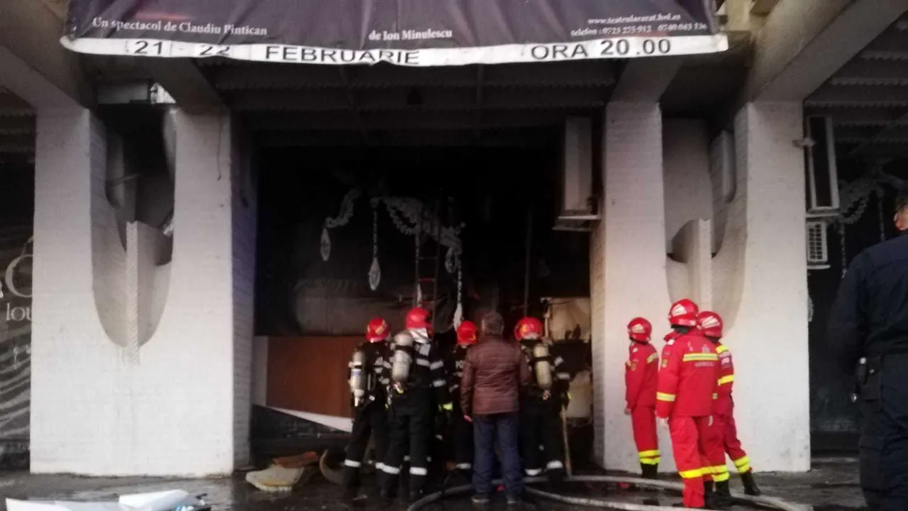 Incendiu la Casa de Cultură din Baia Mare. Zeci de persoane s-au autoevacuat