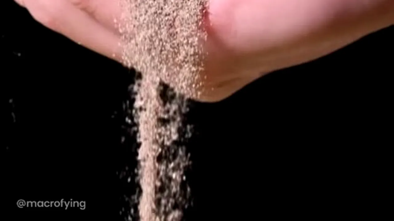 Cum arată, de fapt, firele de nisip VIDEO