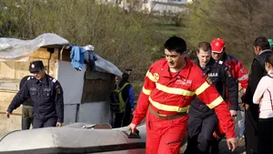 A treia zi de căutări disperate, după ce o fetiţă de 4 ani a căzut în râul Cibin