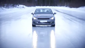 (P) Rotaţia celor cinci roţi ale maşinii nu este un moft!