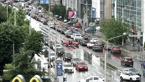 Maşina personală, un factor major al poluării. Tanczos Barna: În 90% din autoturismele care se deplasează în Bucureşti se află o singura persoană