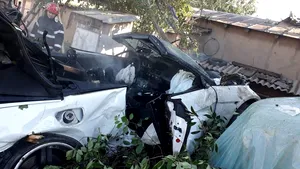 Tragedie în Tulcea: O femeie şi un copil, UCIŞI de o maşină care a intrat cu viteză peste ei în curte. Alţi 4 răniţi/ Accidentul, live pe Facebook. Şoferul fugar, găsit beat/ IMAGINI cu impact emoţional