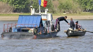 Ambarcaţiune ucraineană, depistată la braconaj pe Marea Neagră, la 40 mile de Sfântu Gheorghe