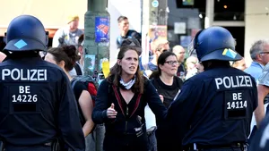 Poliţia din Berlin a oprit protestul activiştilor împotriva măştii de protecţie