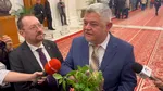 Un senator a venit în Parlament cu agheasmă, busuioc și tămâie pentru viitorul premier: „Să alunge duhurile useriste și bolojeniste”