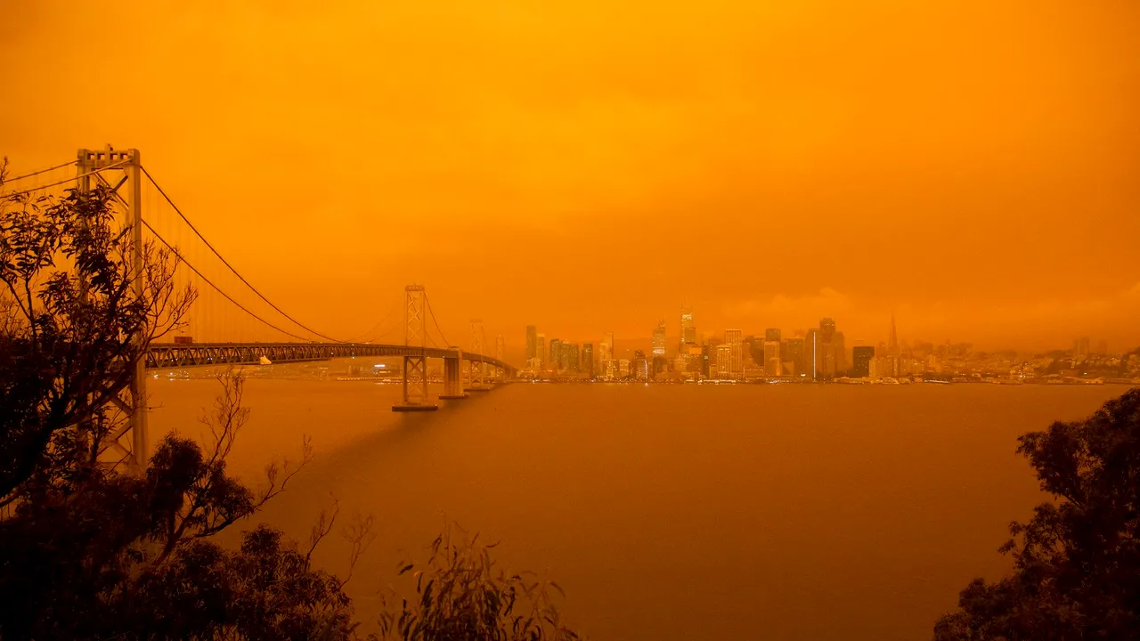 FOTO. Imagini apocaliptice în San Francisco. Aşa arăta cerul din zona golfului din cauza incediilor care au devastat zona