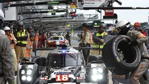 Porsche a câştigat după 17 ani cursa de 24 de ore de la Le Mans
