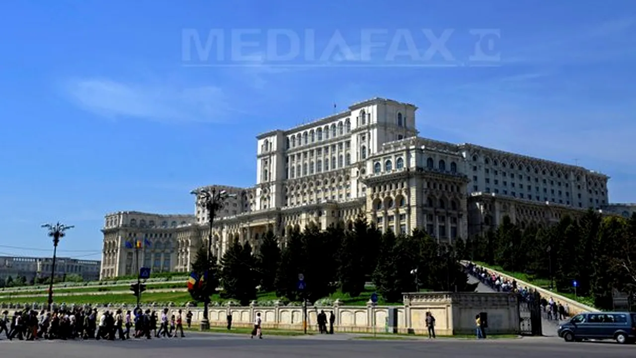 Palatul Parlamentului, iluminat în albastru de Ziua Mondială a Refugiatului