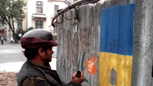 ISTORIA FĂRĂ PERDEA Marius Oprea / Mitul ”rezistenţei prin cultură” ascunde adevărul că majoritatea intelectualilor din România au devenit anticomunişti după căderea comunismului 