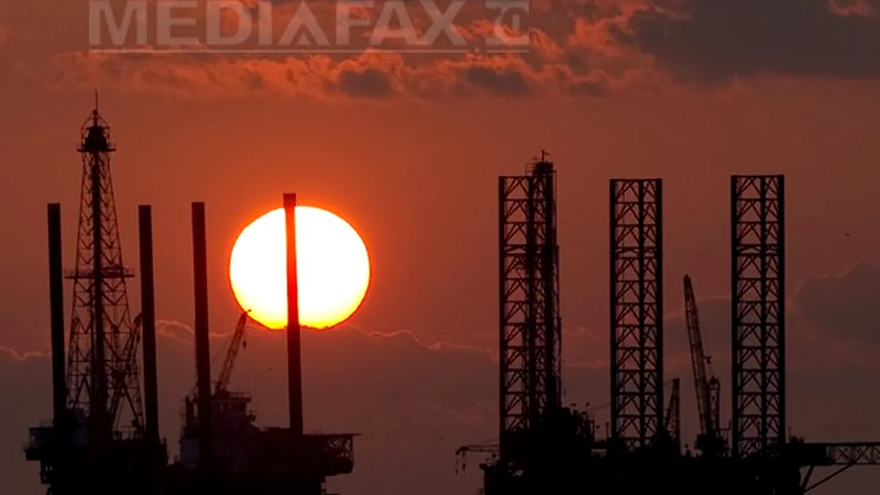 Preţul petrolului a scăzut puternic miercuri, coborând sub 90 dolari pe baril pe piaţa SUA