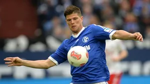 Atacantul echipei Schalke 04, Klaas-Jan Huntelaar, nu va mai juca în acest an