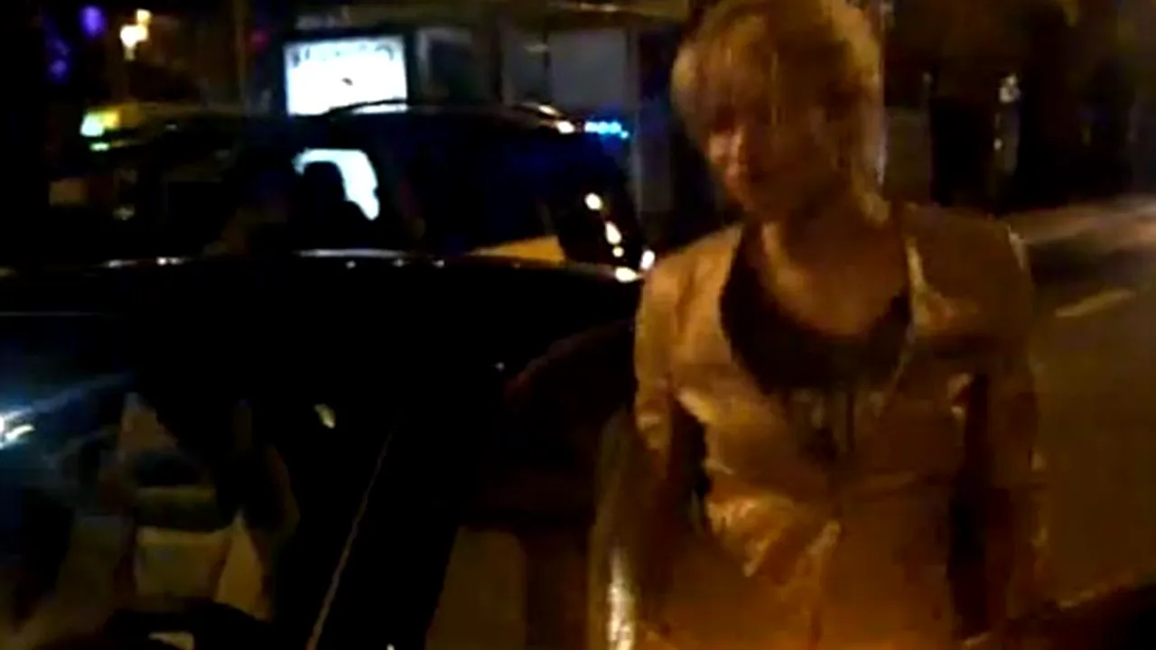 Shakira a dansat în mijlocul străzii, în Barcelona - VIDEO