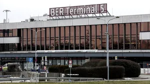 Aeroportul din Berlin anulează luni toate plecările din cauza unei greve a personalului de securitate