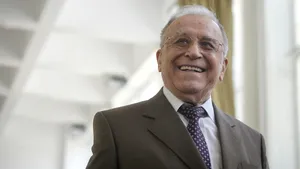Ion Iliescu a demisionat de la şefia Institutului Revoluţiei. Gelu Voican Voiculescu, dat afară de noua conducere interimară 