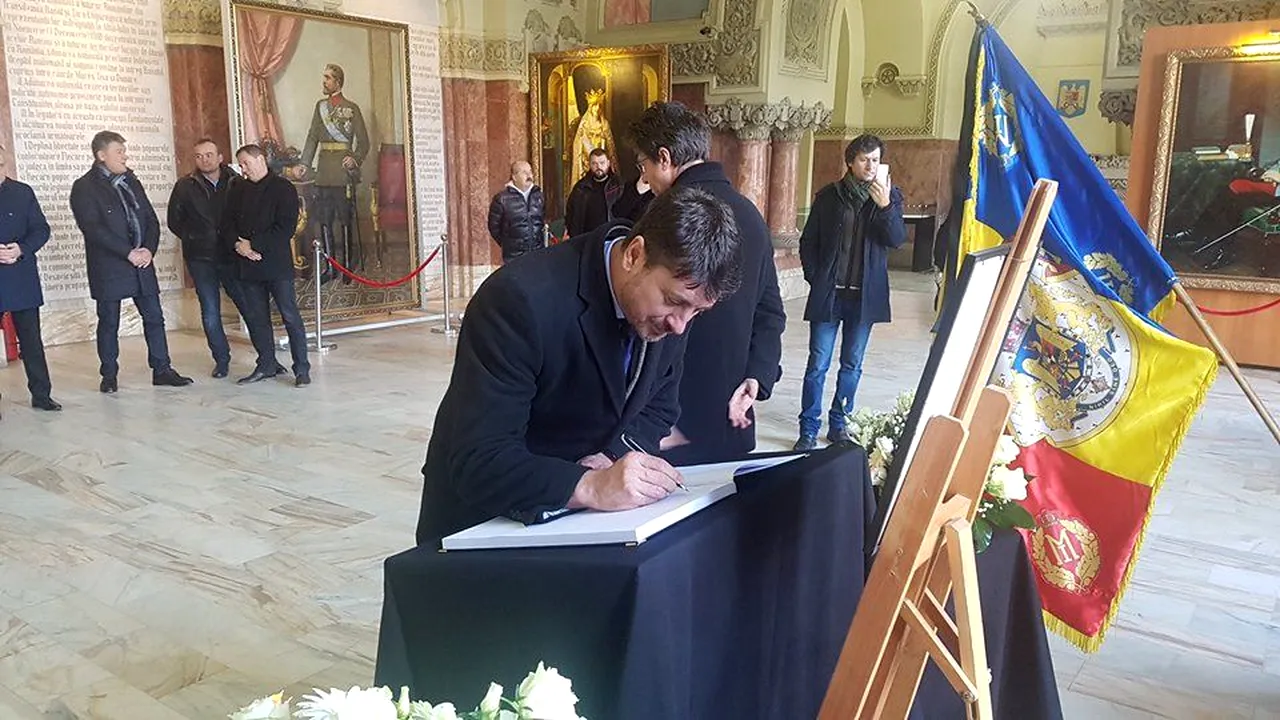 O carte de condoleanţe în memoria Regelui Mihai a fost deschisă la Sala Unirii din Alba Iulia. Aceasta va fi înmânată Casei Regale în semn de omagiu