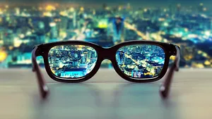 Ochelarii anti-COVID-19 depistează boala în 3 secunde. „În ochi se observă o serie de inflamaţii specifice bolii”