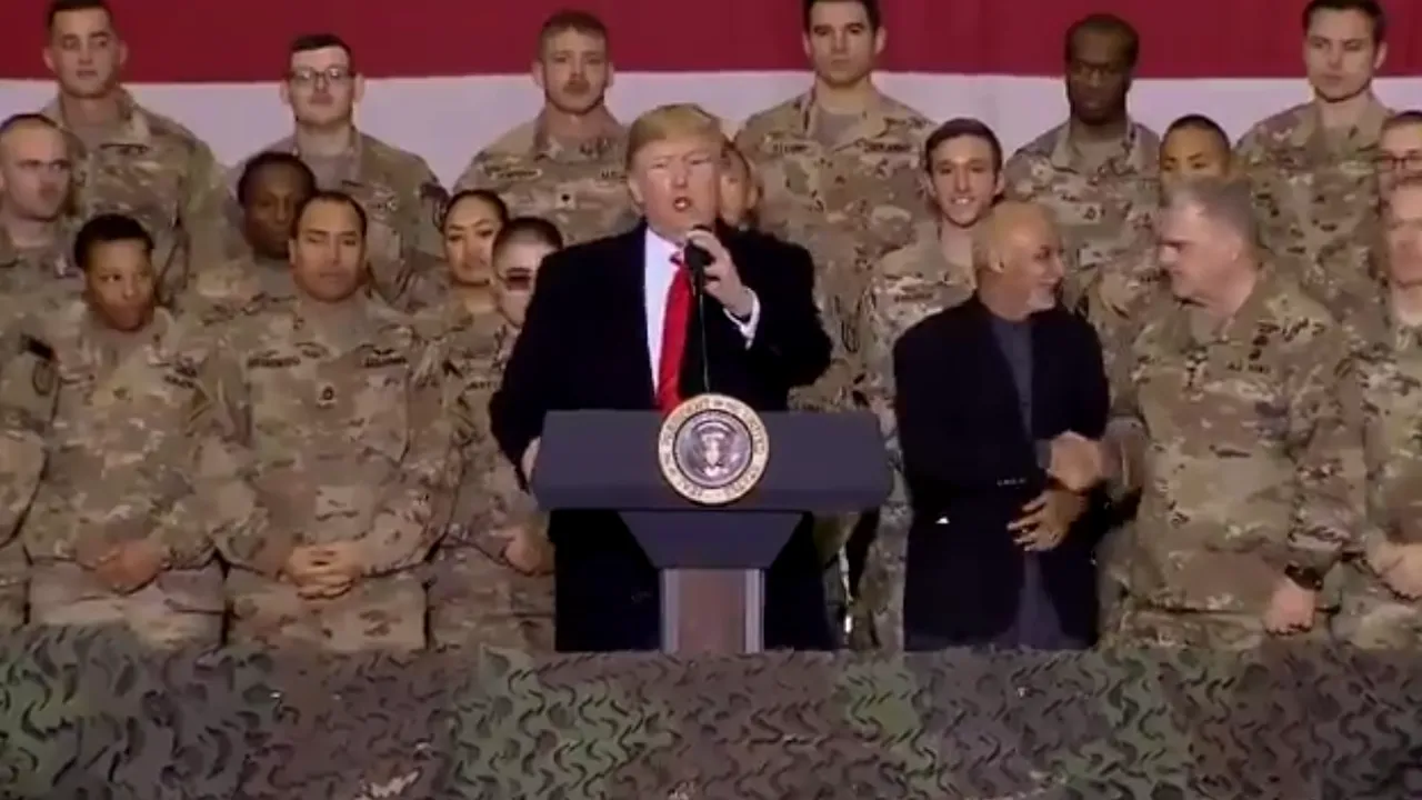 Donald Trump a mers neanunţat de Ziua Recunoştinţei să viziteze militarii americani din Afganistan / Liderul SUA susţine că talibanii doresc un acord de pace - VIDEO