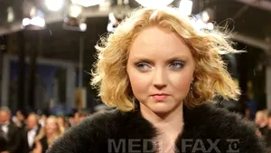 Modelul Lily Cole are o relaţie cu fondatorul platformei Twitter
