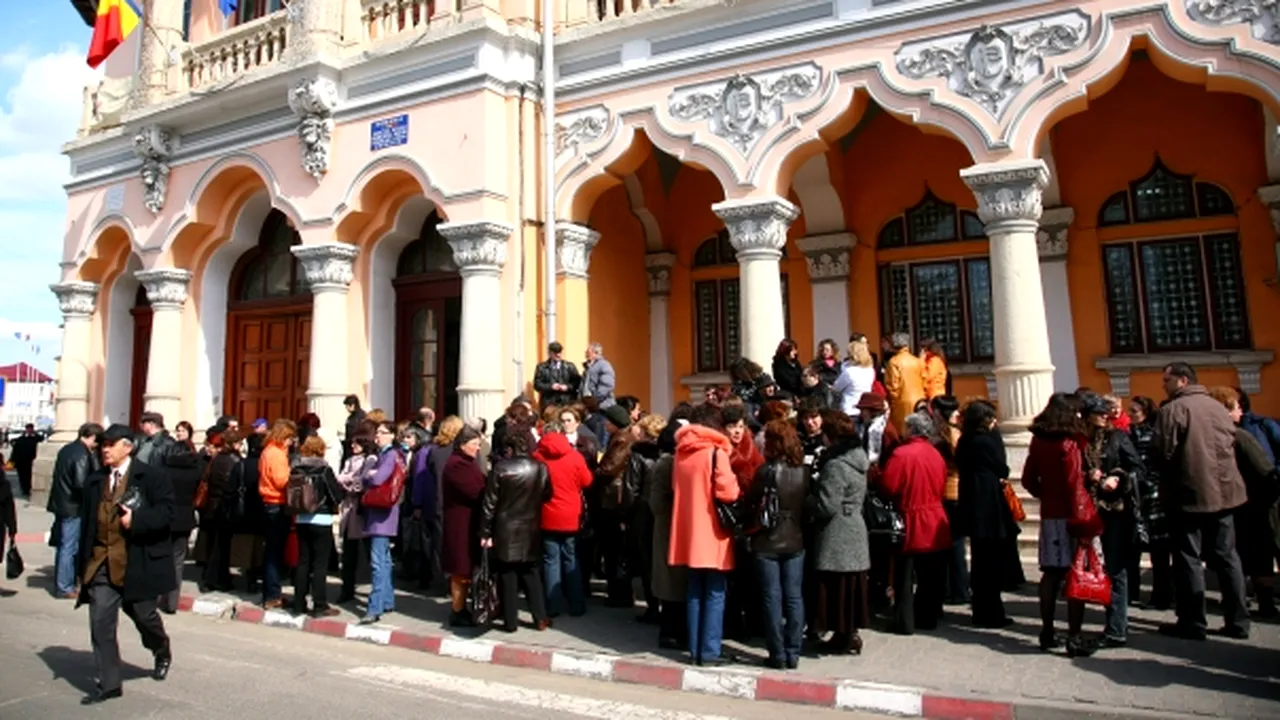Profesorii din Buzău care nu şi-au primit salariile integral le vor lua în zilele următoare