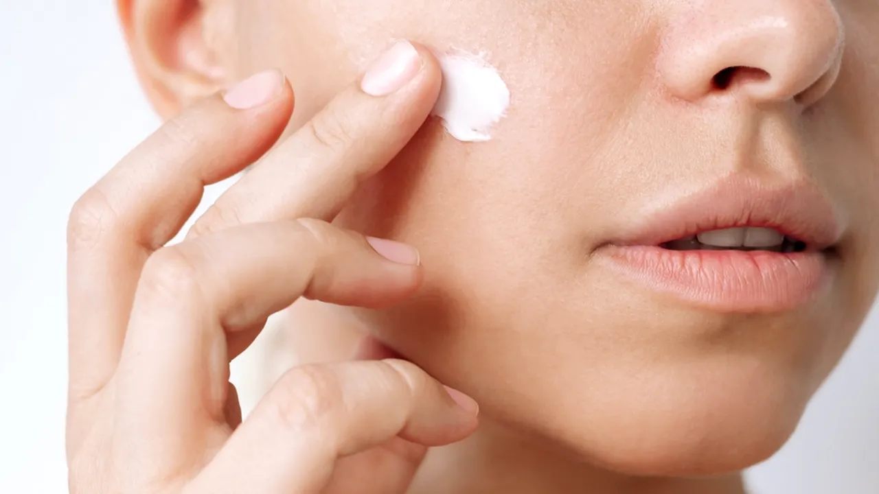 Cum să alegi crema hidratantă potrivită tenului tău (P)