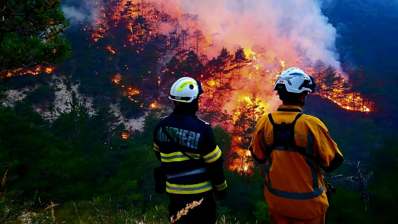 De 48 de ore, pompierii români luptă cu flăcările în Chanousse, Franţa